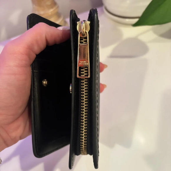 Marc Jacobs Logo Leather Compact Wallet Black Zipper and Card Holders - Picture 8 of 12